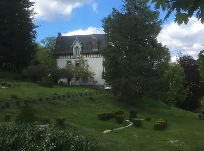 Haras De La Cere Et Ses Chevaux Nyaraló Polminhac